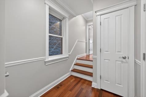 924 West Roscoe Street Chicago IL 60657