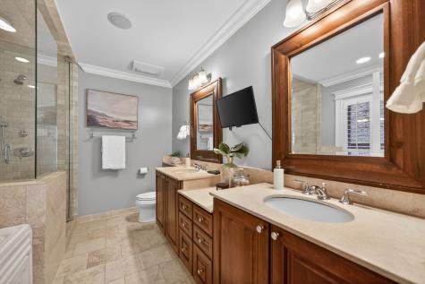 924 West Roscoe Street Chicago IL 60657