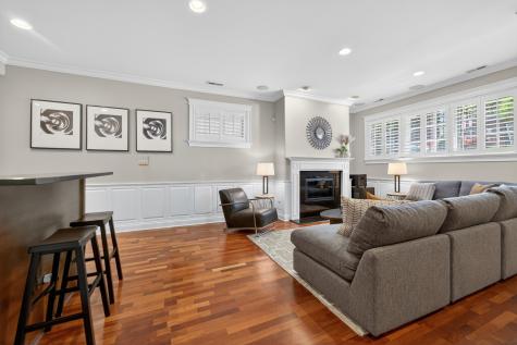 924 West Roscoe Street Chicago IL 60657
