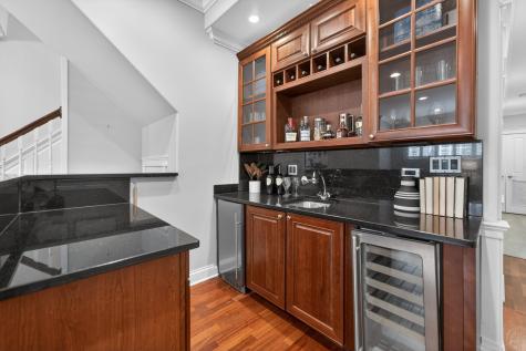 924 West Roscoe Street Chicago IL 60657