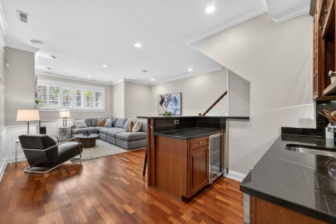 924 West Roscoe Street Chicago IL 60657