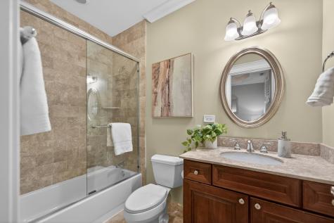924 West Roscoe Street Chicago IL 60657