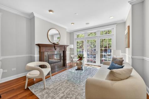 924 West Roscoe Street Chicago IL 60657