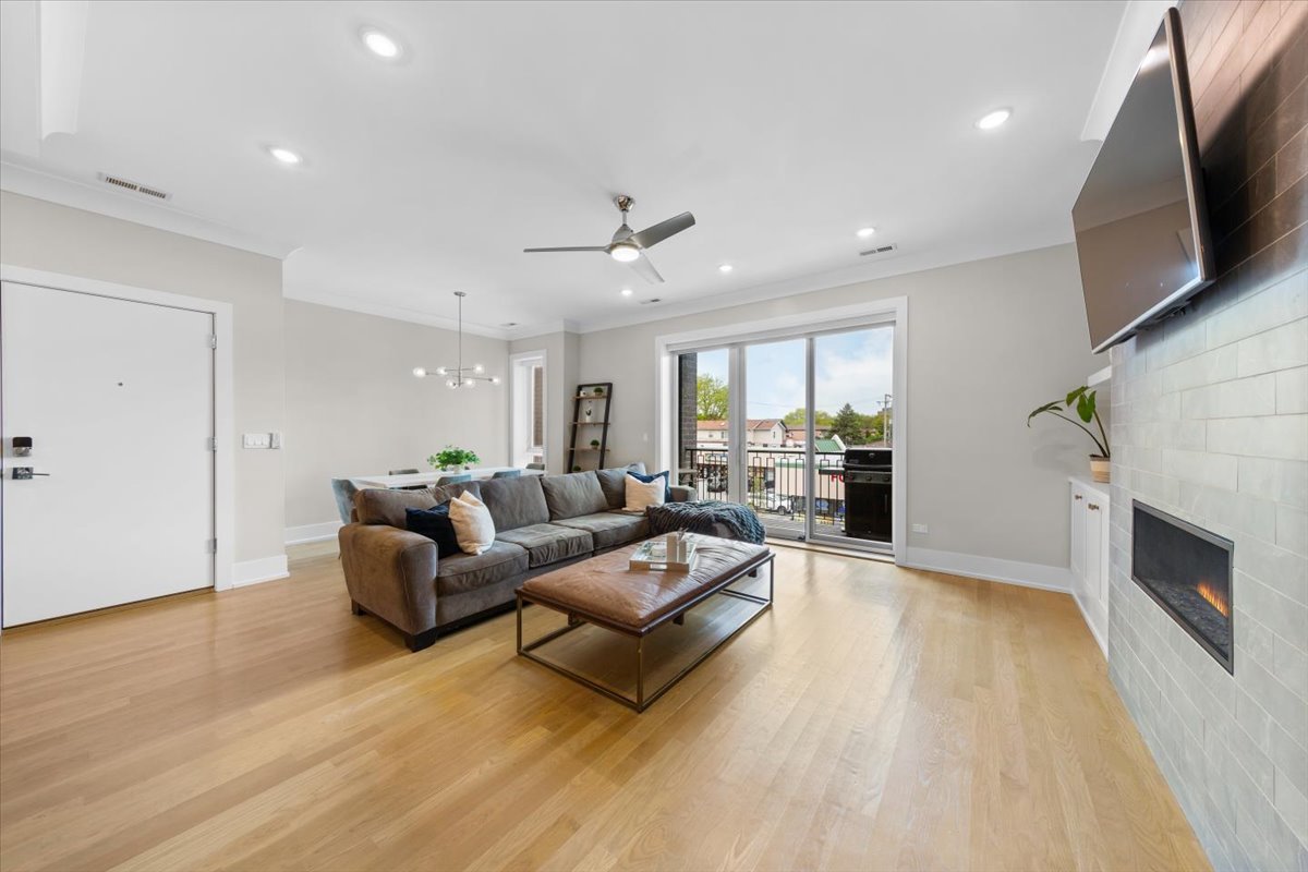 2745 West Lawrence Avenue Chicago IL 60625