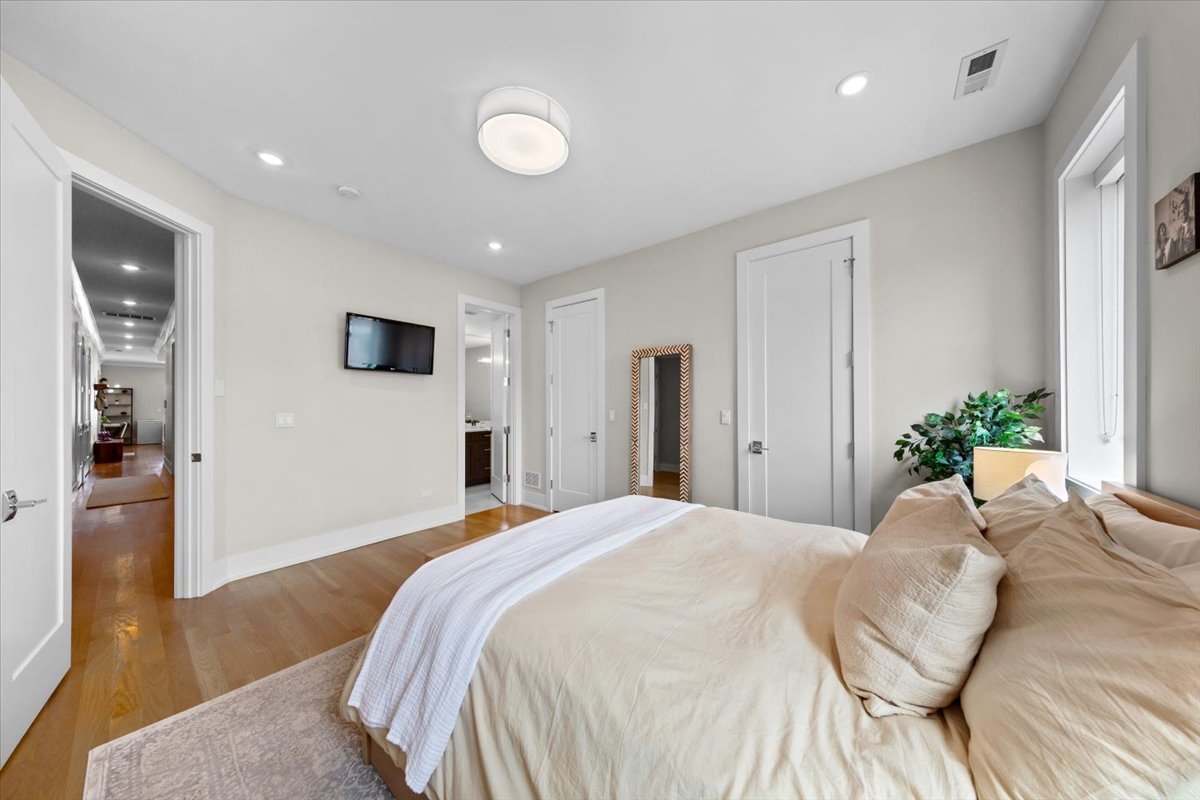 2745 West Lawrence Avenue Chicago IL 60625