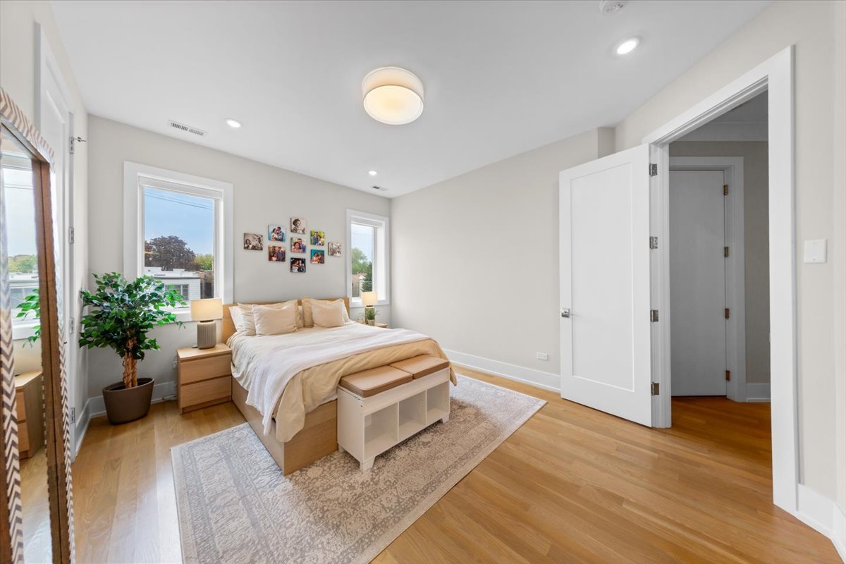 2745 West Lawrence Avenue Chicago IL 60625