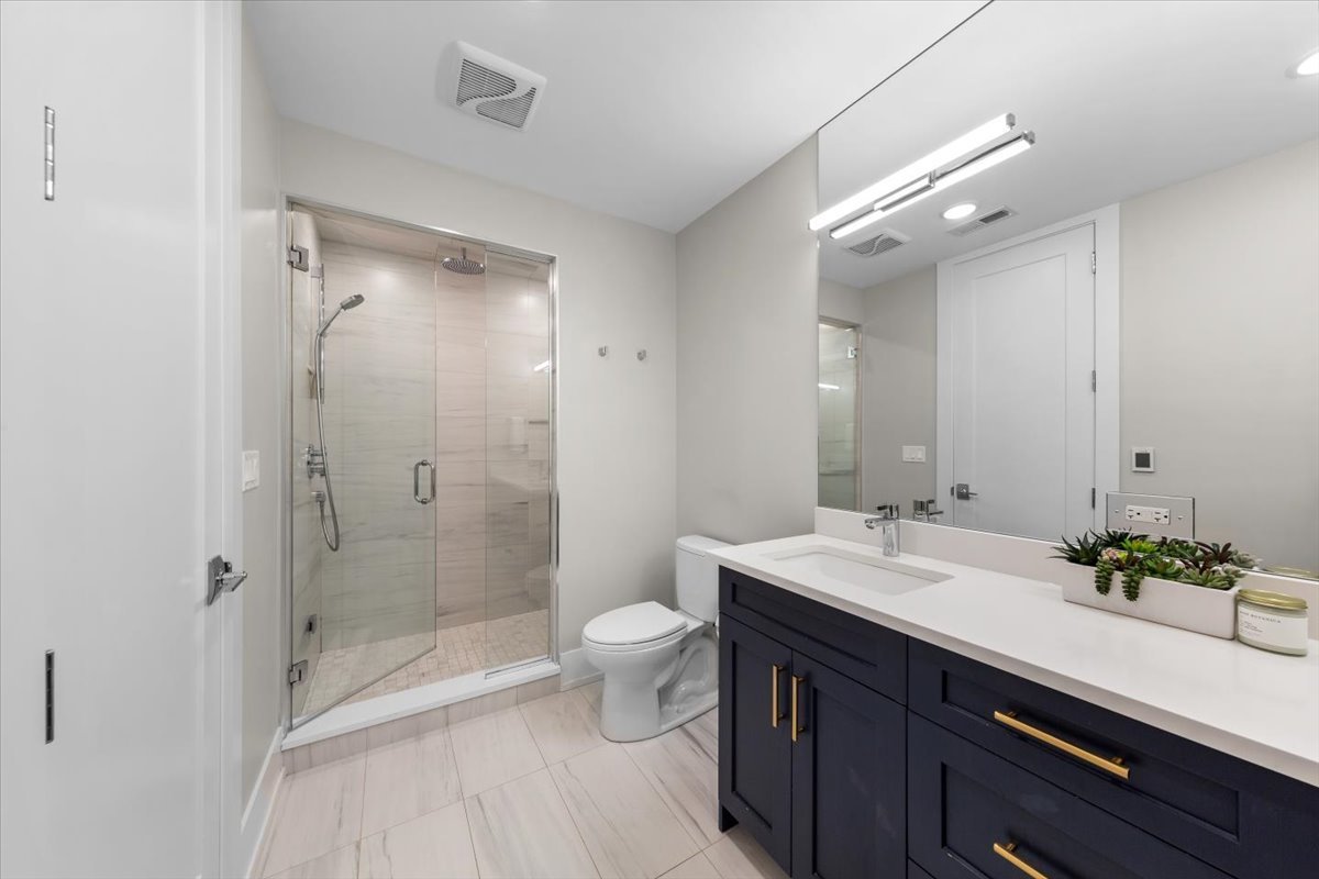 2745 West Lawrence Avenue Chicago IL 60625