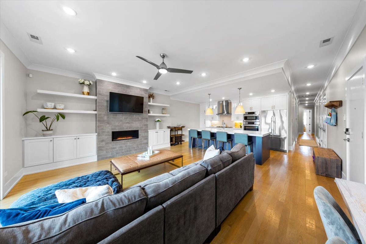 2745 West Lawrence Avenue Chicago IL 60625