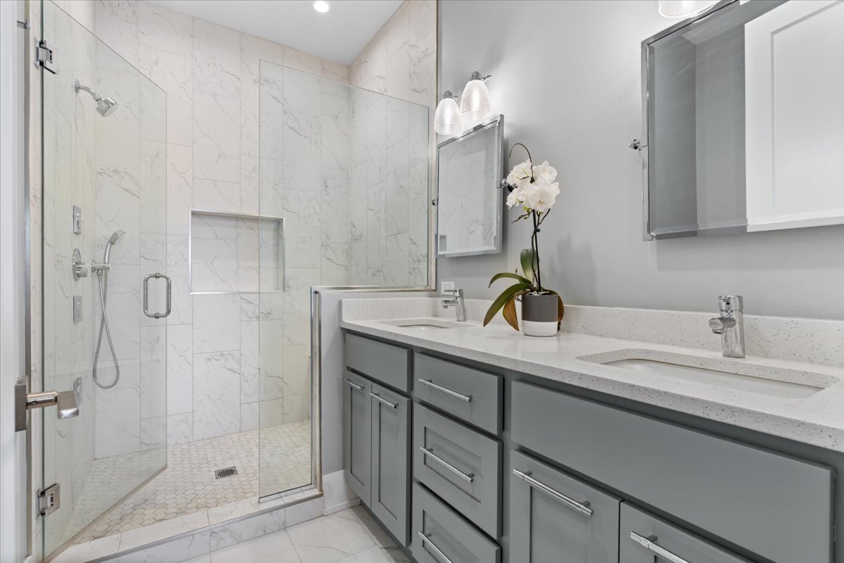 2438 North Western Avenue Chicago IL 60647