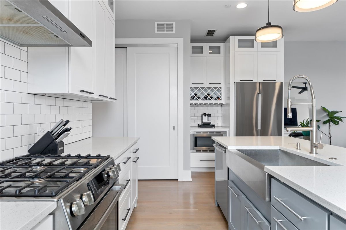 2438 North Western Avenue Chicago IL 60647