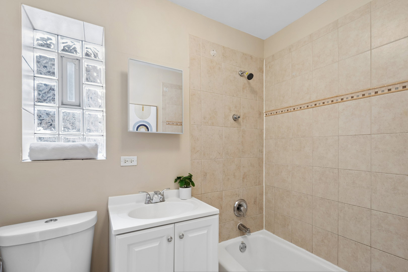 1711 West Estes Avenue Chicago IL 60626