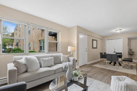 1711 West Estes Avenue Chicago IL 60626