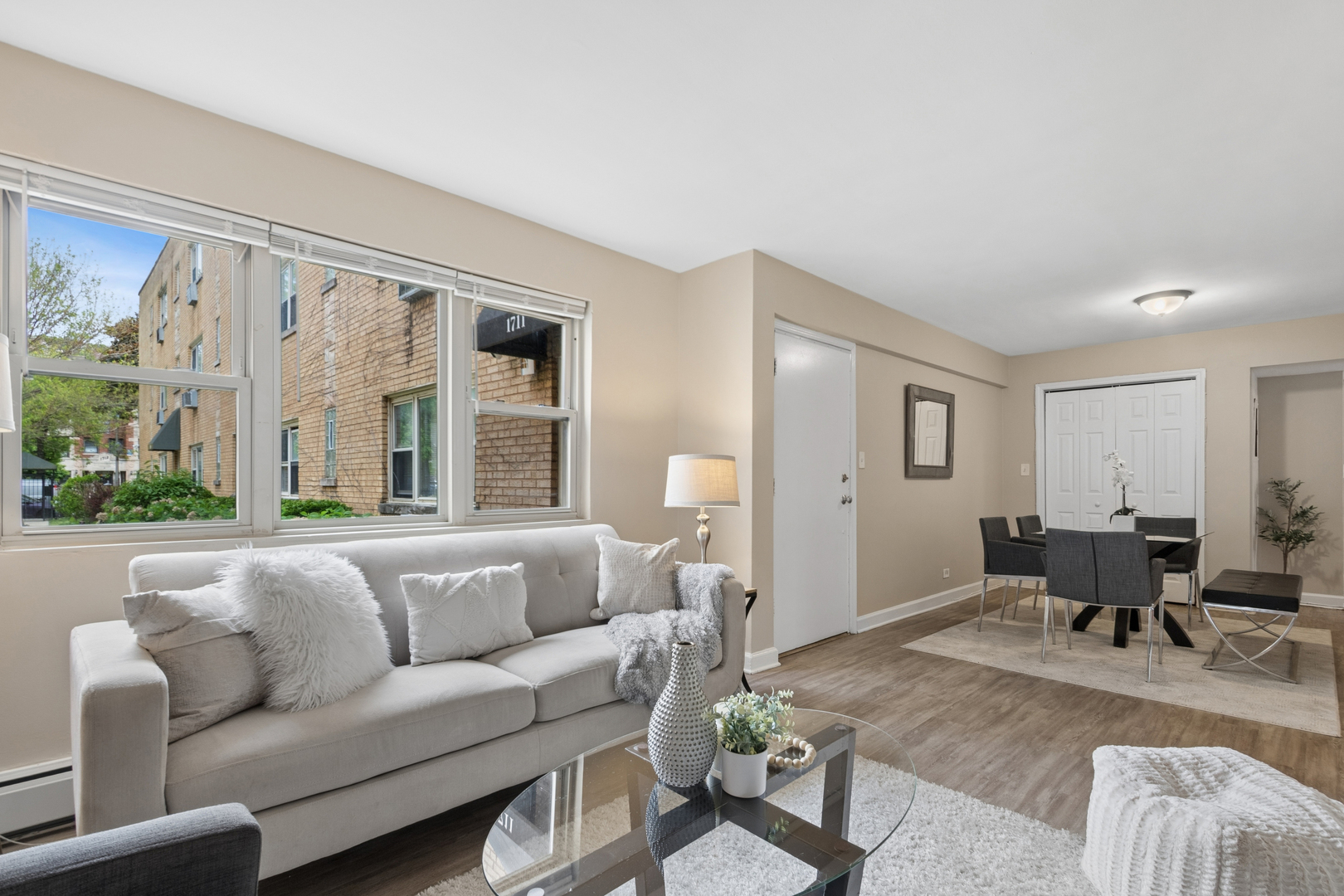 1711 West Estes Avenue Chicago IL 60626