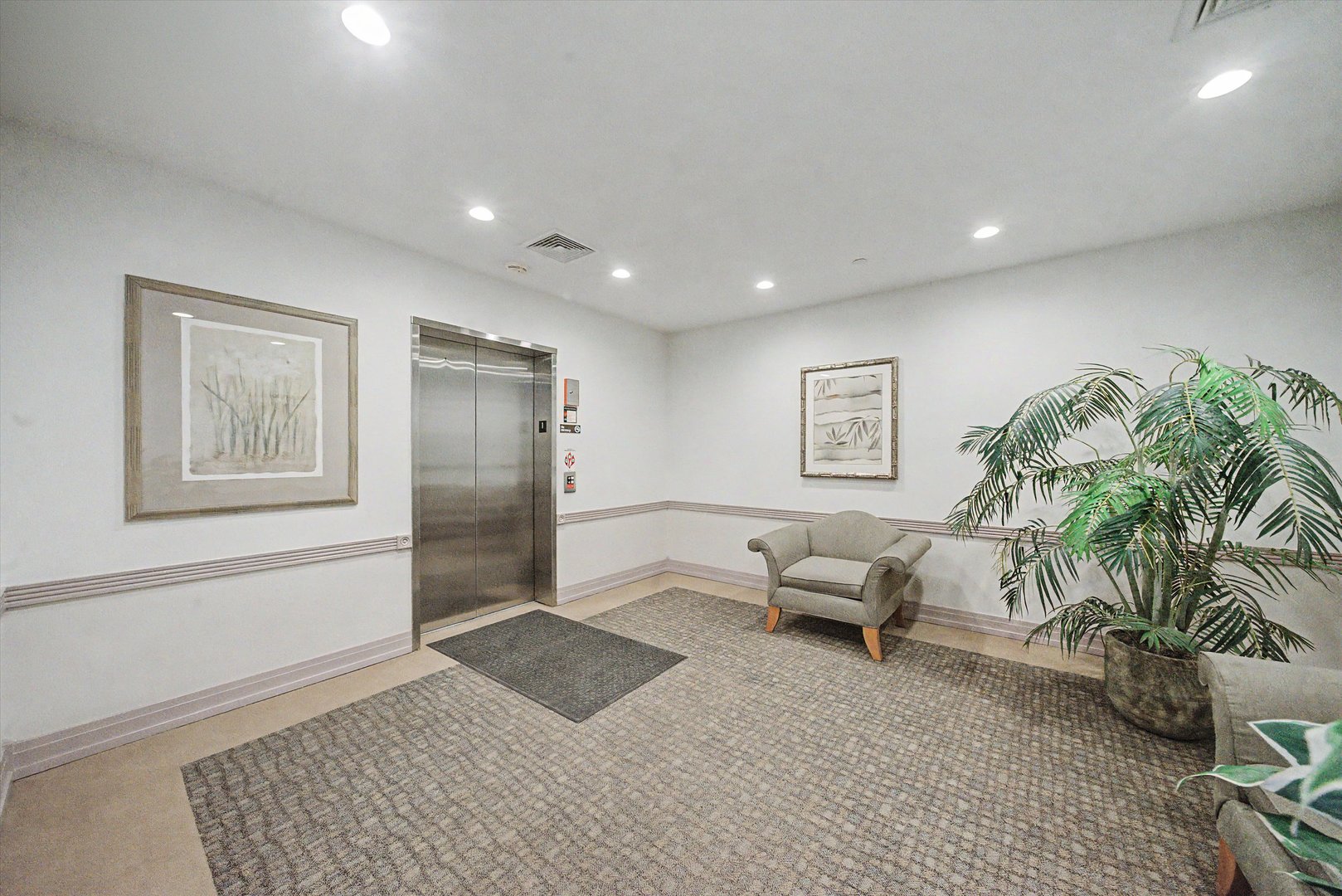 57 East Hattendorf Avenue Roselle IL 60172
