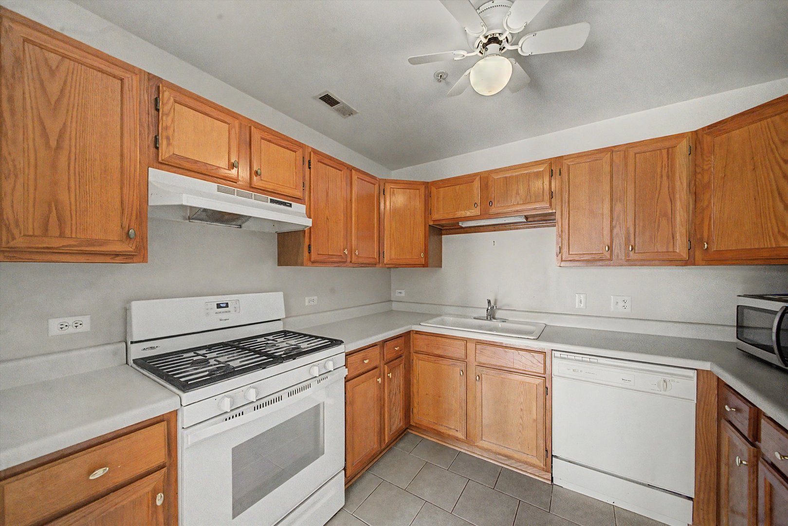 57 East Hattendorf Avenue Roselle IL 60172