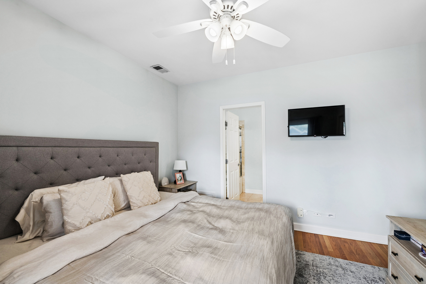 3336 North Damen Avenue Chicago IL 60618