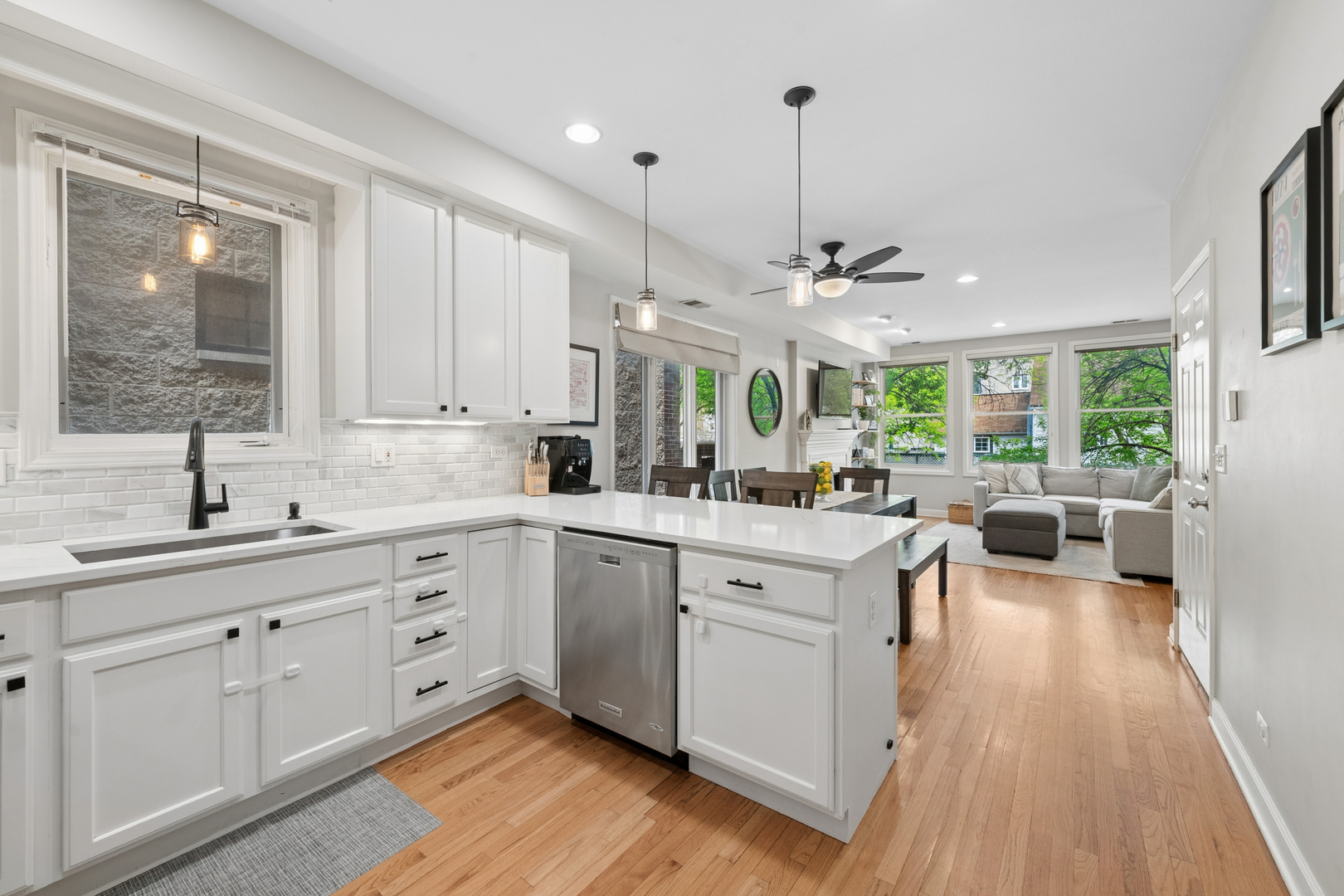 3336 North Damen Avenue Chicago IL 60618