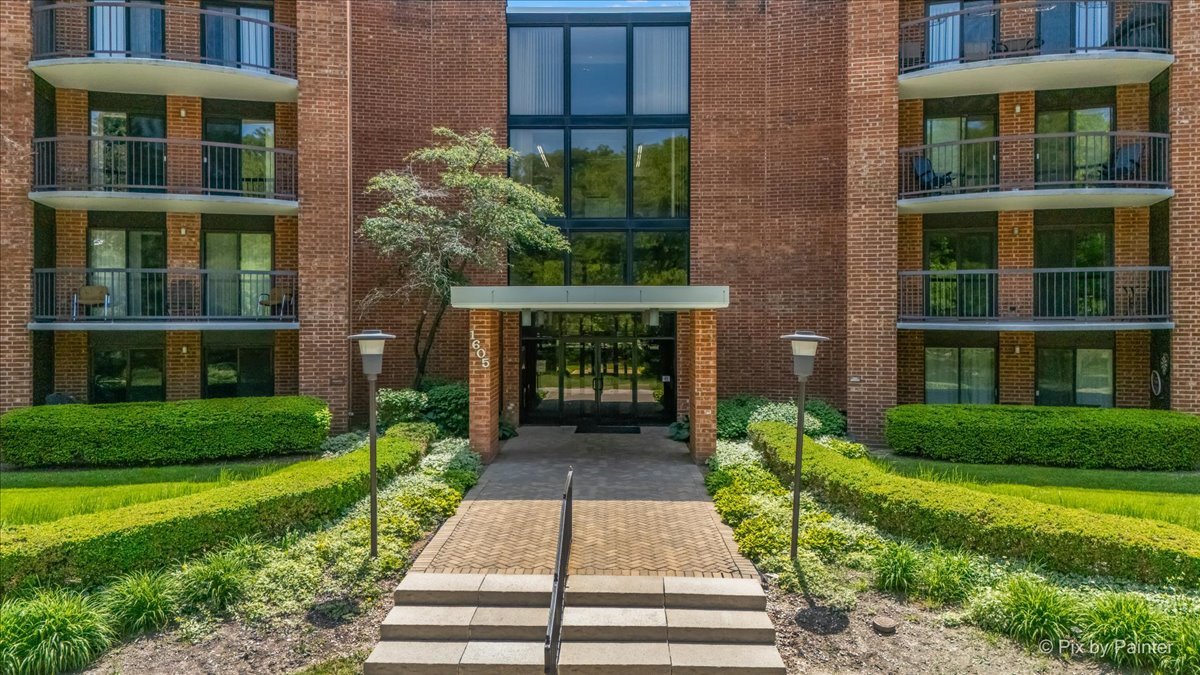 1605 East Central Road Arlington Heights IL 60005