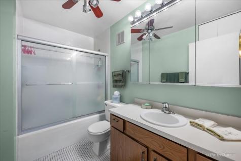1605 East Central Road Arlington Heights IL 60005