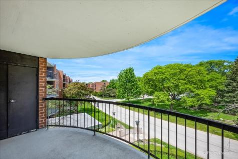 1605 East Central Road Arlington Heights IL 60005
