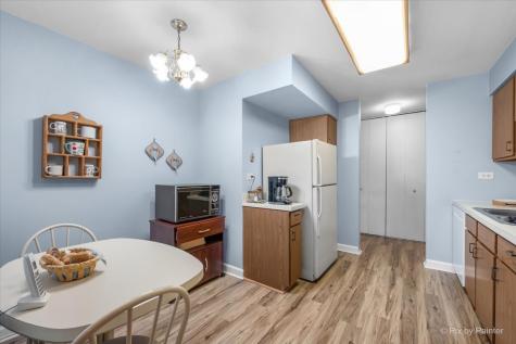 1605 East Central Road Arlington Heights IL 60005