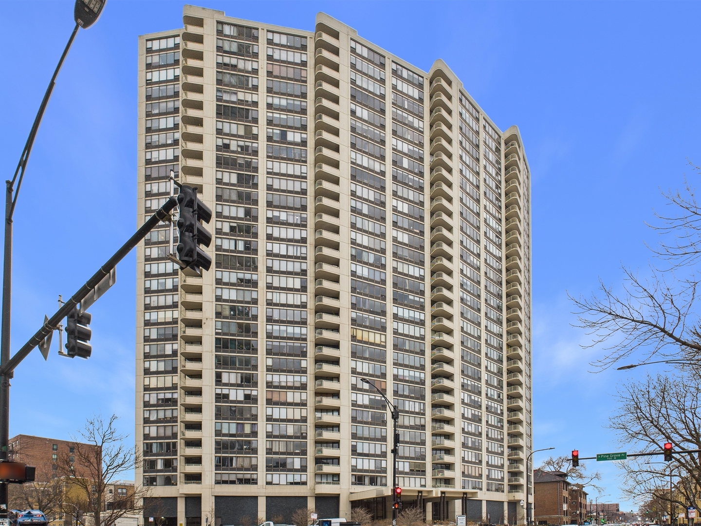 3930 North Pine Grove Avenue Chicago IL 60613