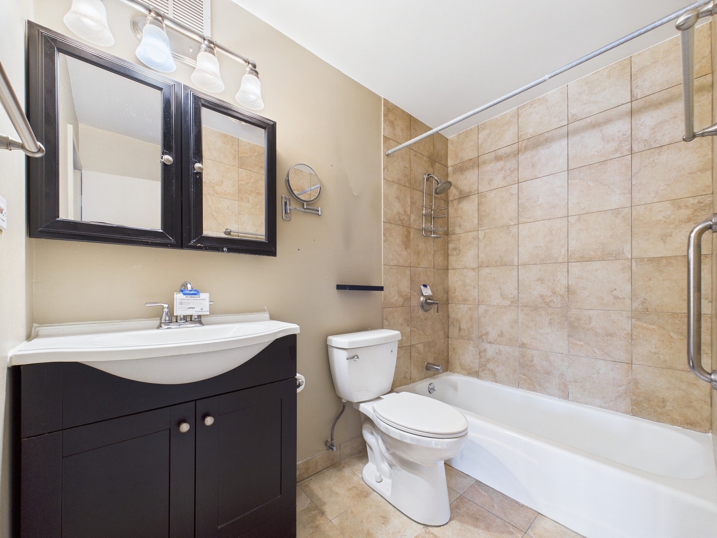 3930 North Pine Grove Avenue Chicago IL 60613