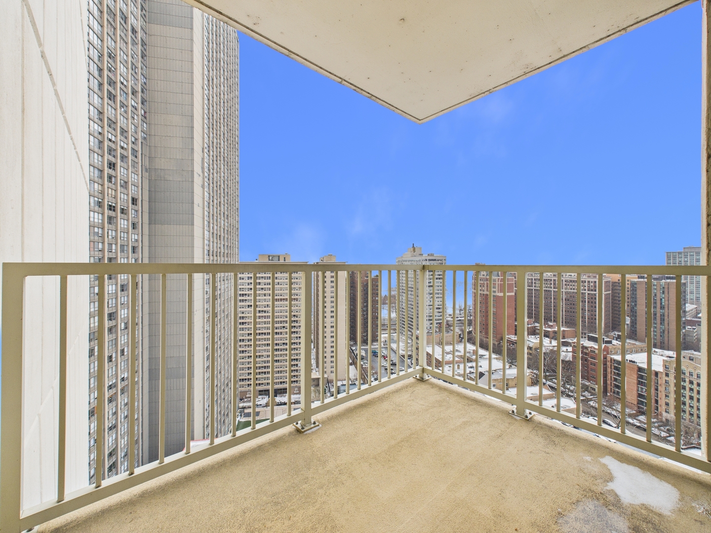 3930 North Pine Grove Avenue Chicago IL 60613