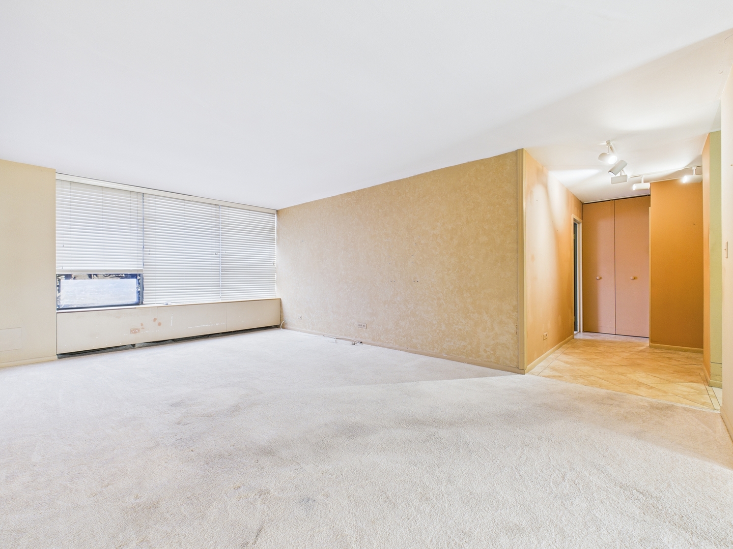 3930 North Pine Grove Avenue Chicago IL 60613