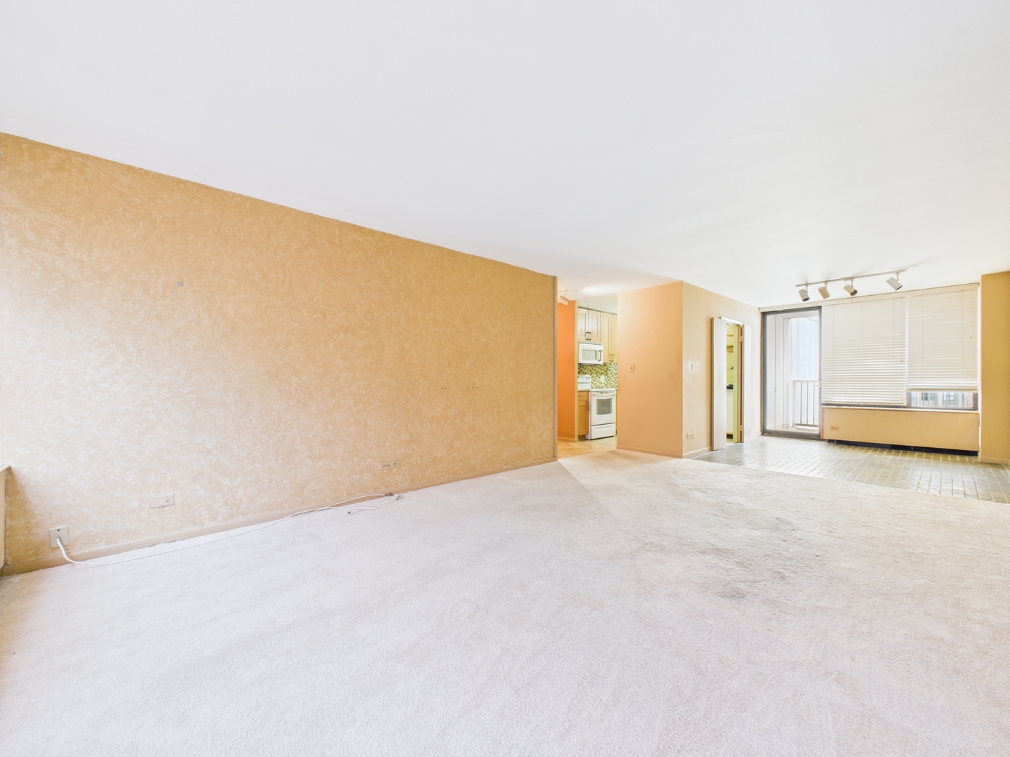 3930 North Pine Grove Avenue Chicago IL 60613