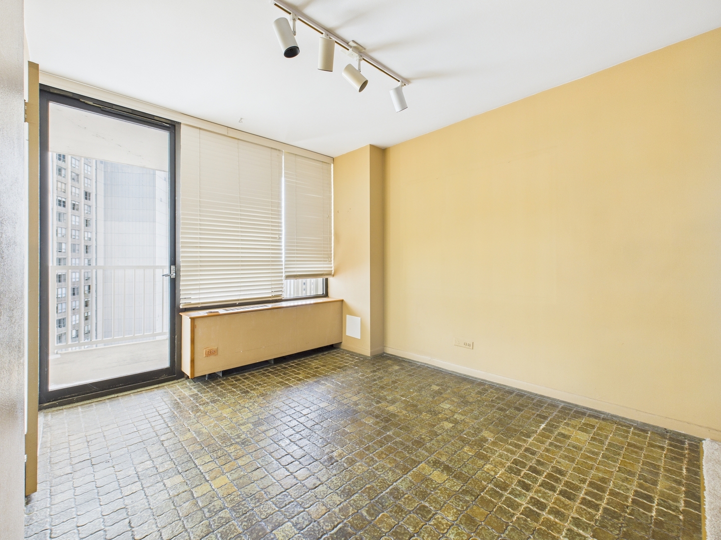 3930 North Pine Grove Avenue Chicago IL 60613