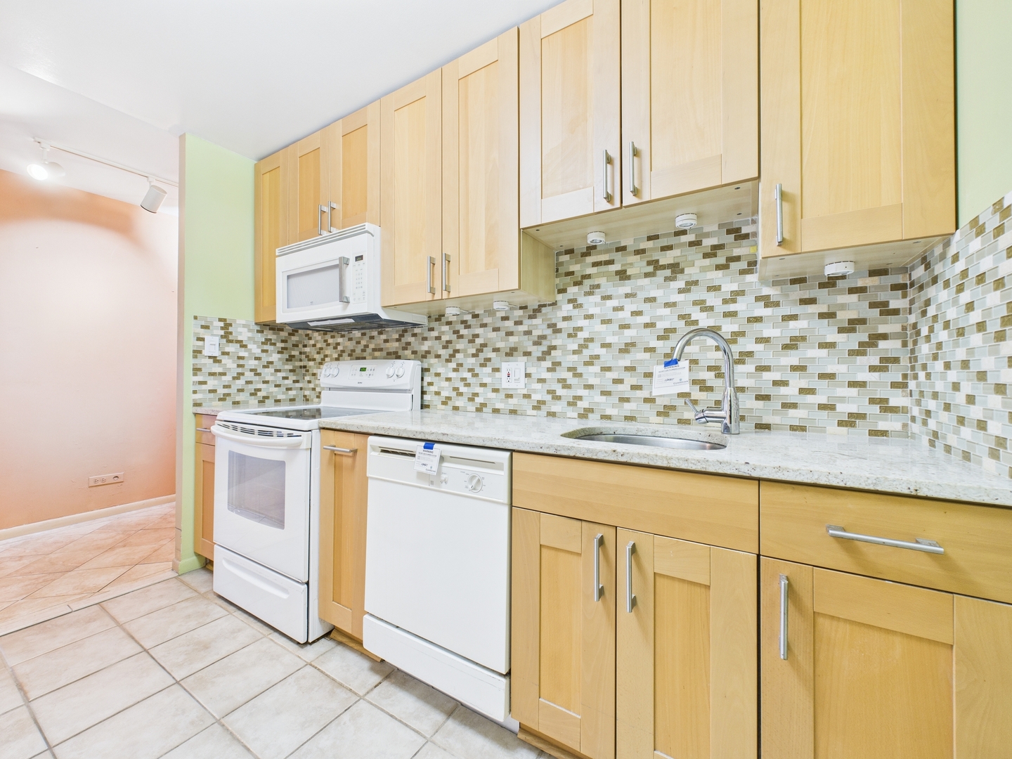 3930 North Pine Grove Avenue Chicago IL 60613