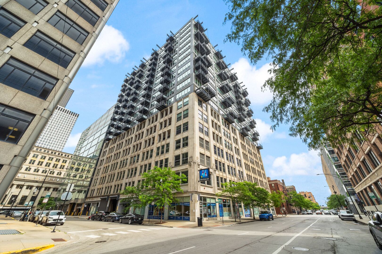 565 West Quincy Street Chicago IL 60661