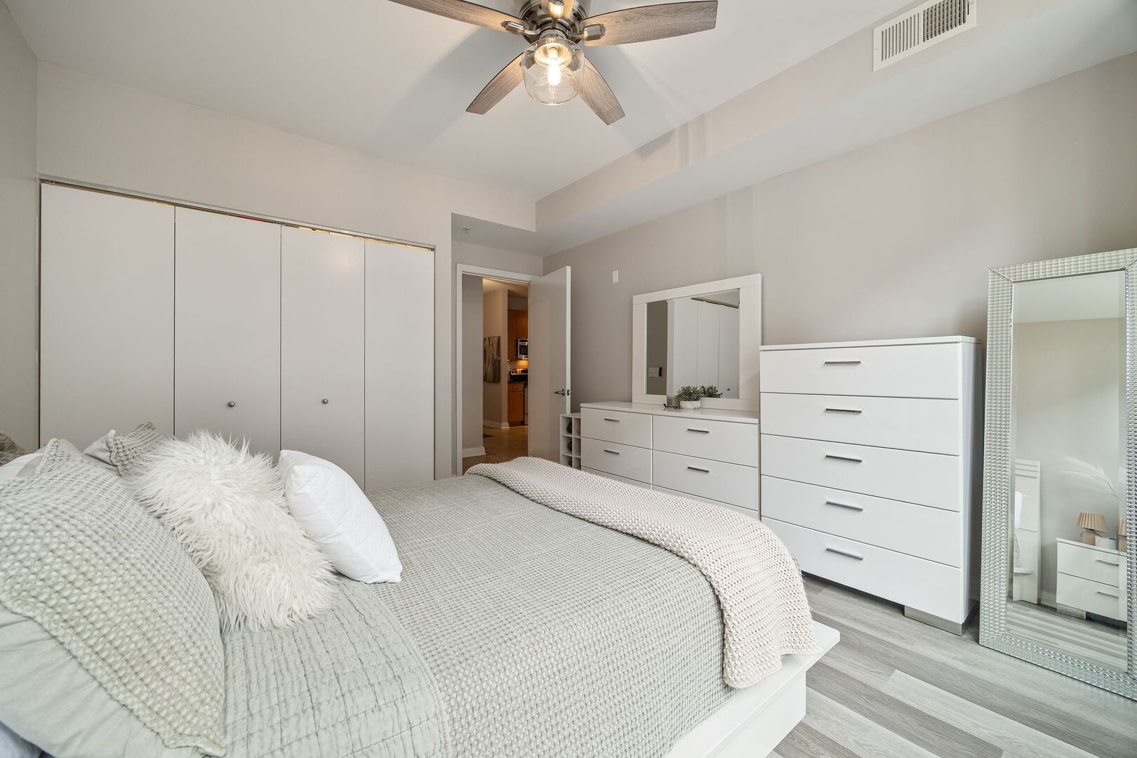 565 West Quincy Street Chicago IL 60661