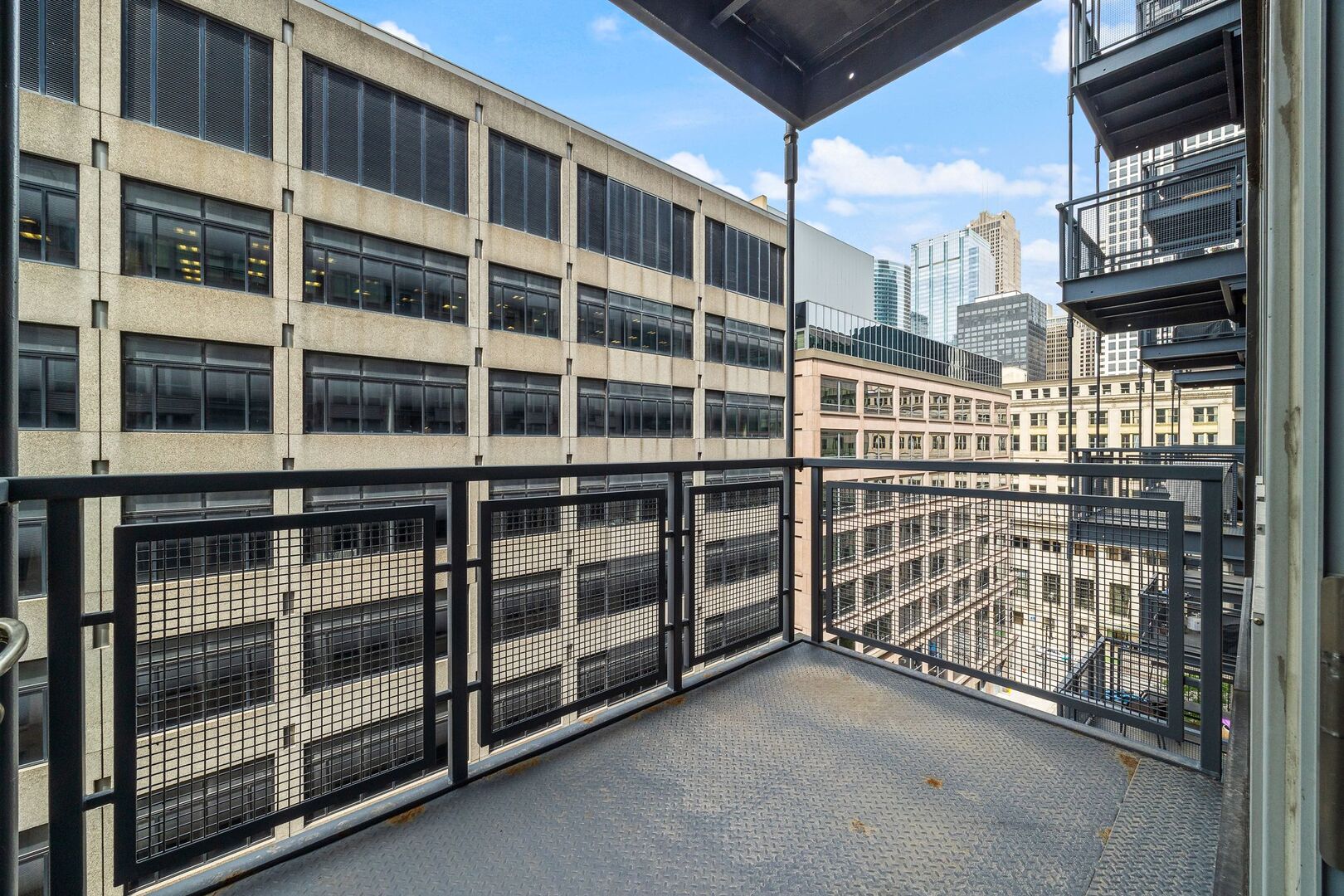 565 West Quincy Street Chicago IL 60661