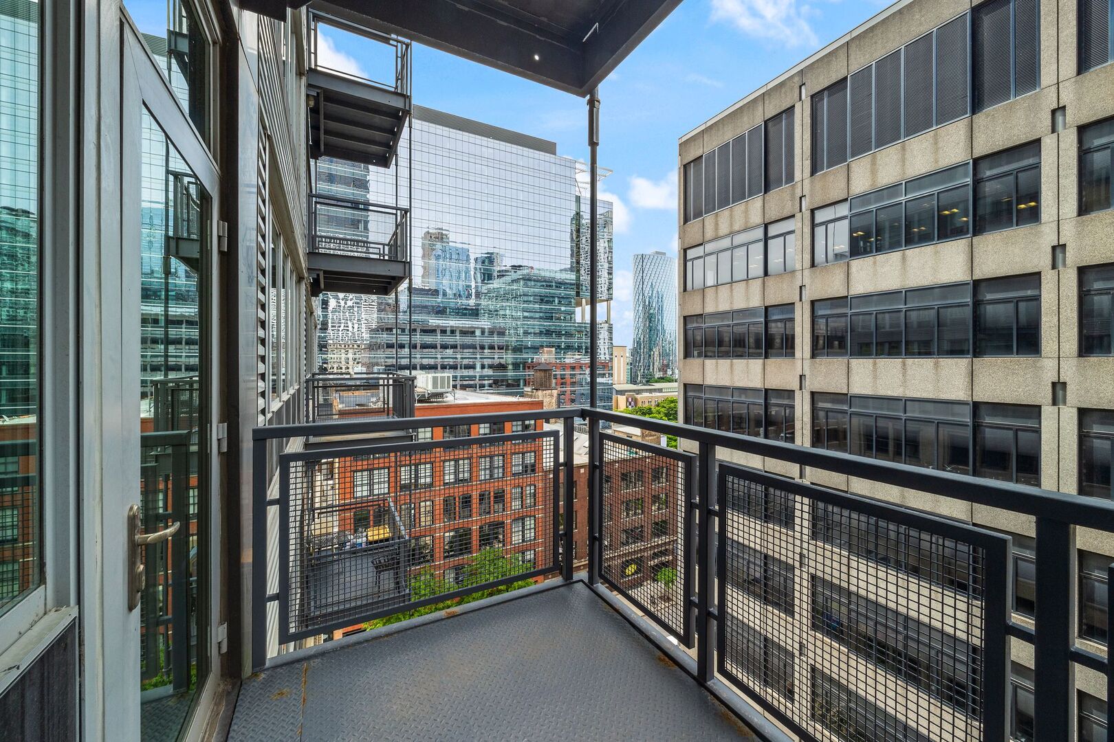 565 West Quincy Street Chicago IL 60661