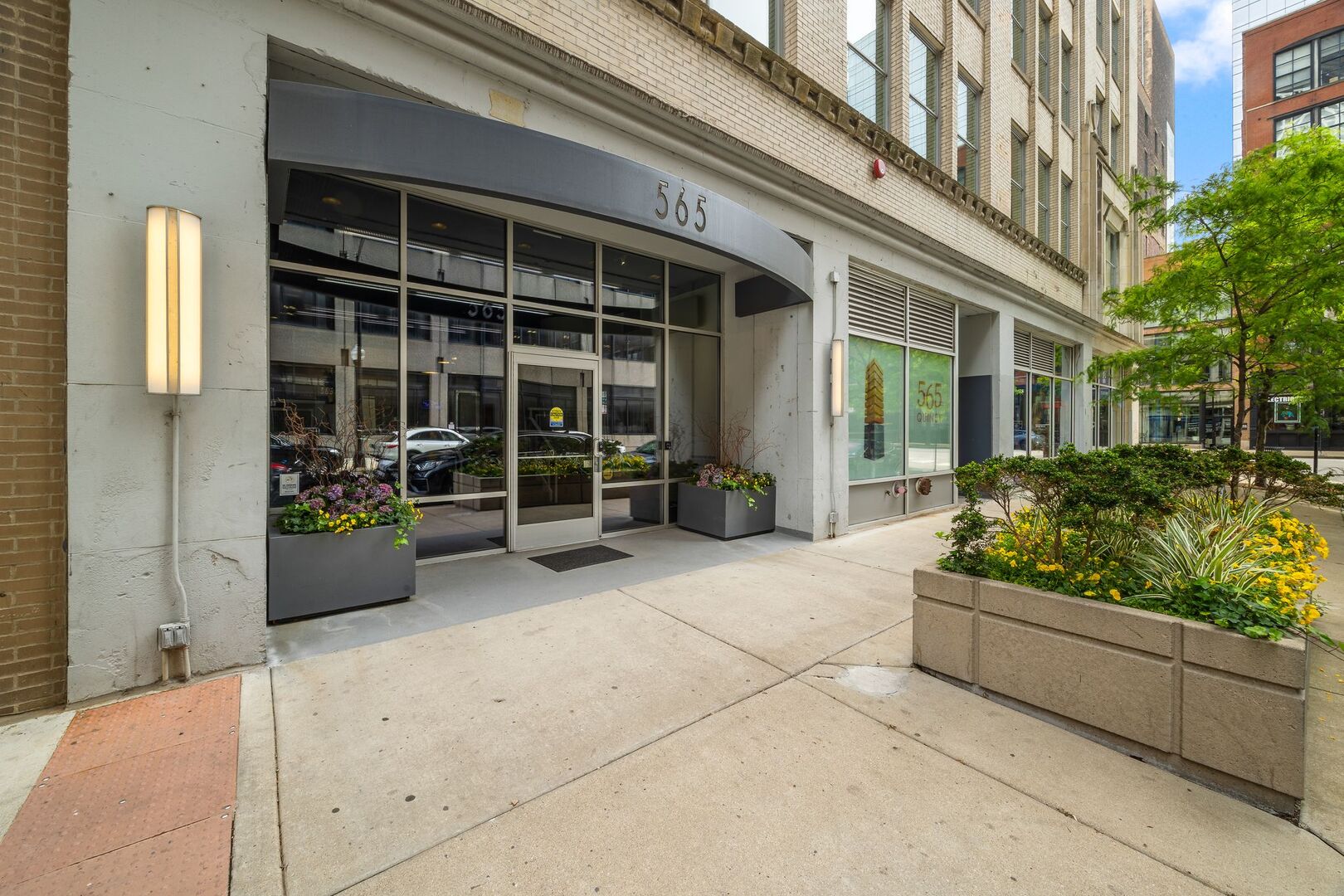 565 West Quincy Street Chicago IL 60661