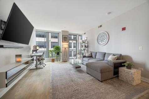 565 West Quincy Street Chicago IL 60661