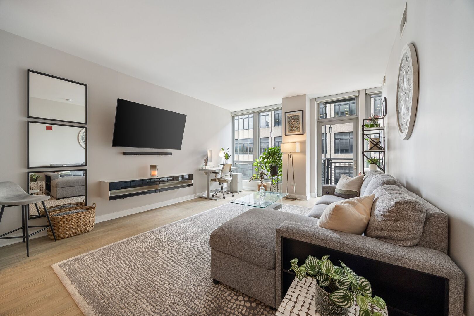 565 West Quincy Street Chicago IL 60661