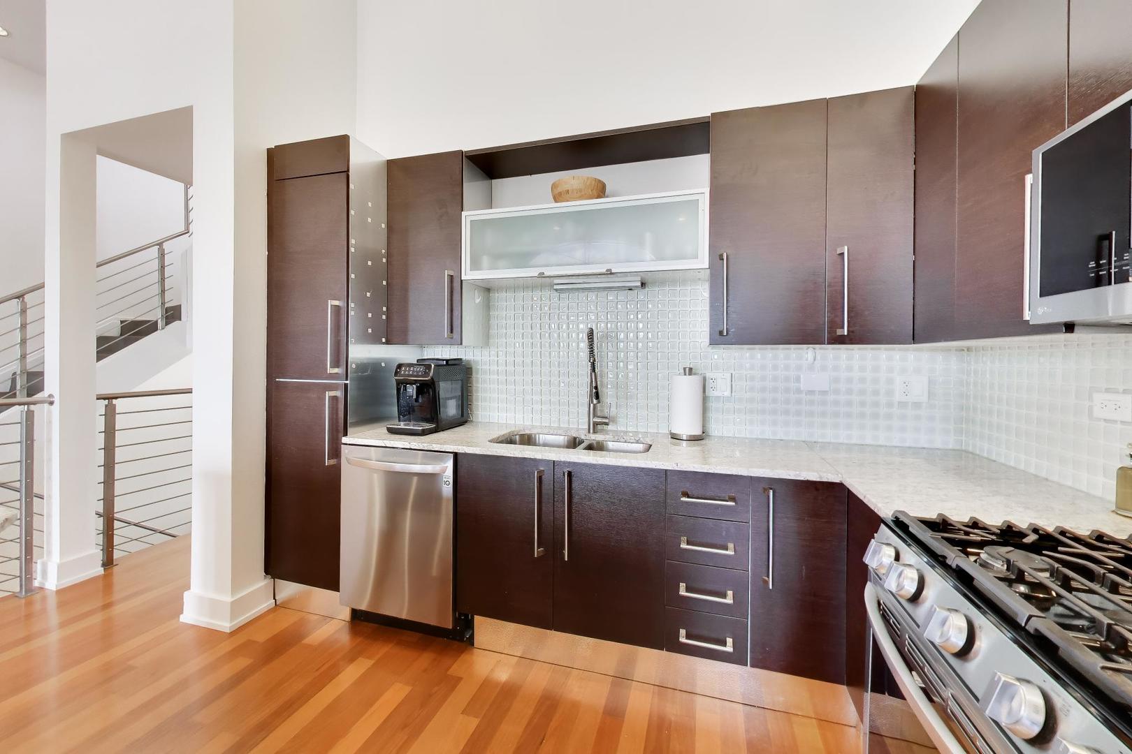 4043 North Damen Avenue Chicago IL 60618