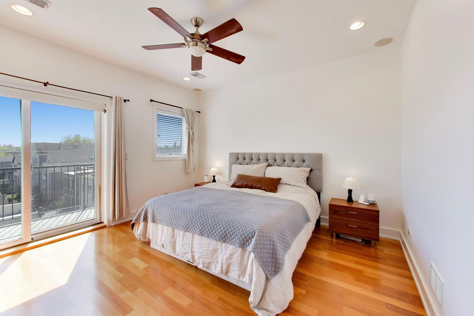 4043 North Damen Avenue Chicago IL 60618
