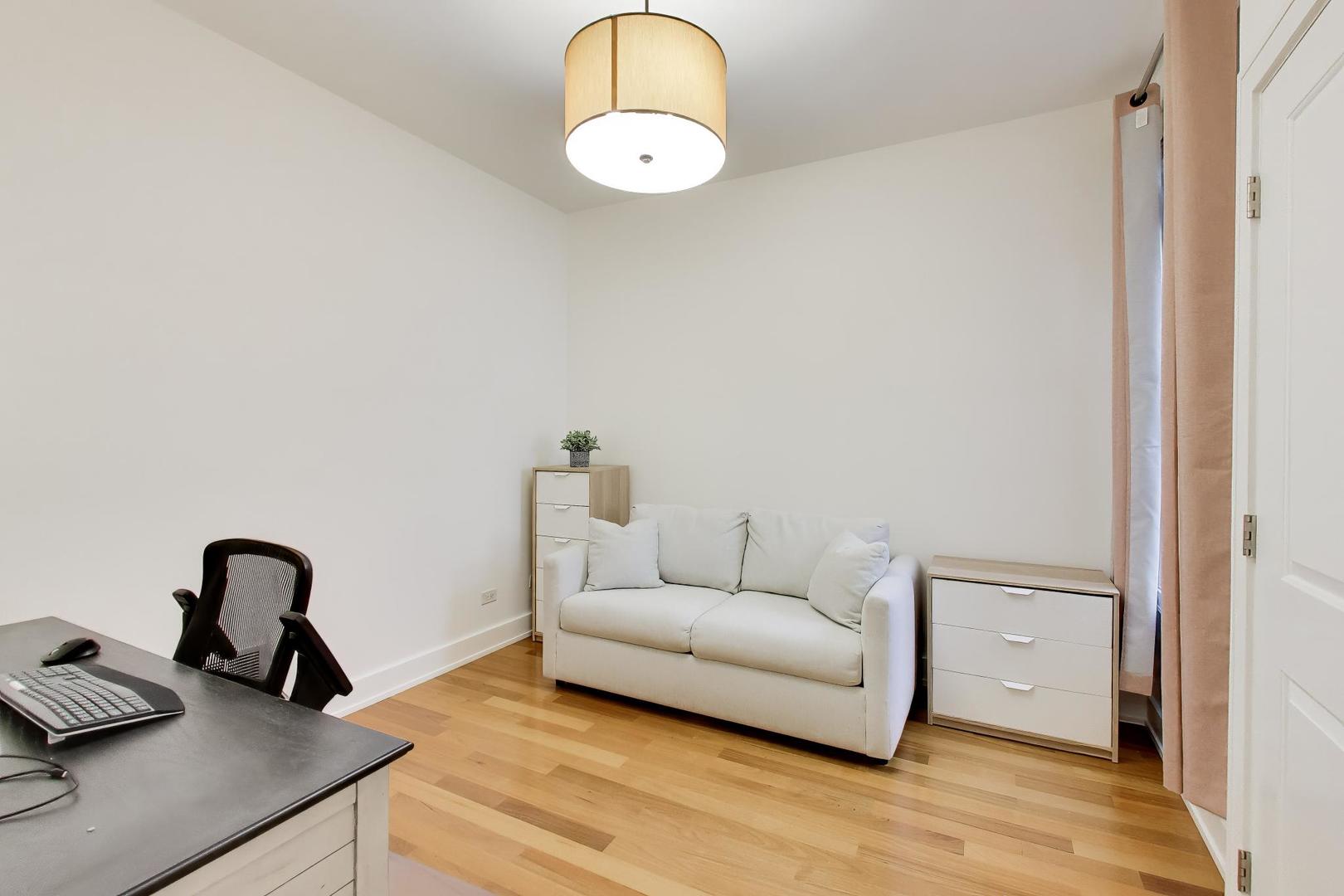 4043 North Damen Avenue Chicago IL 60618