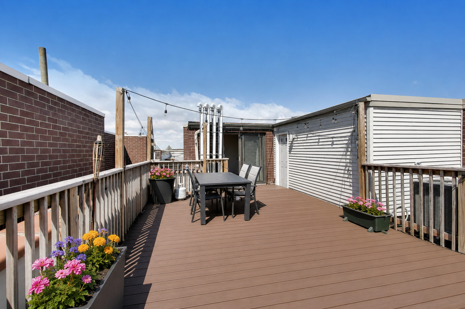 4043 North Damen Avenue Chicago IL 60618