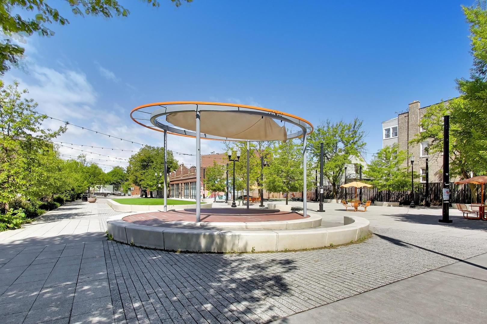 4043 North Damen Avenue Chicago IL 60618