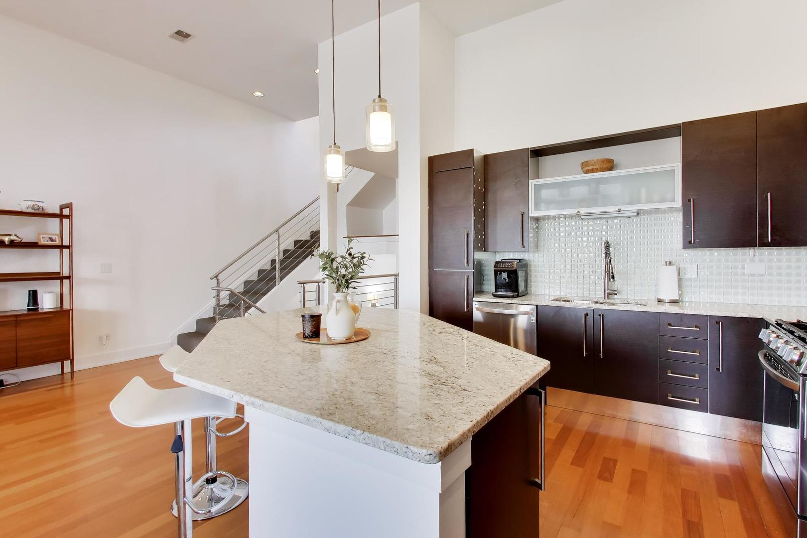 4043 North Damen Avenue Chicago IL 60618