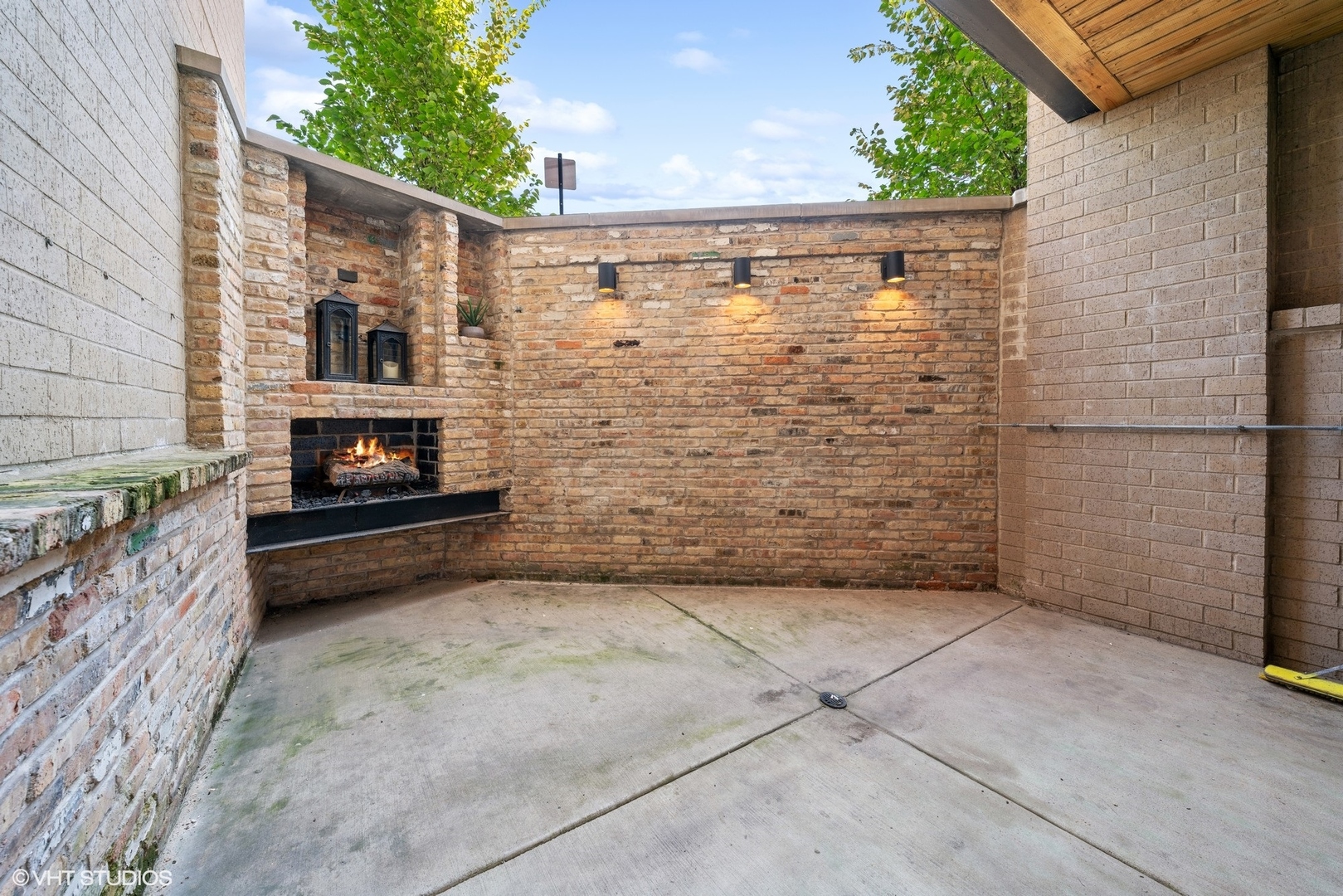 1203 West Superior Street Chicago IL 60642