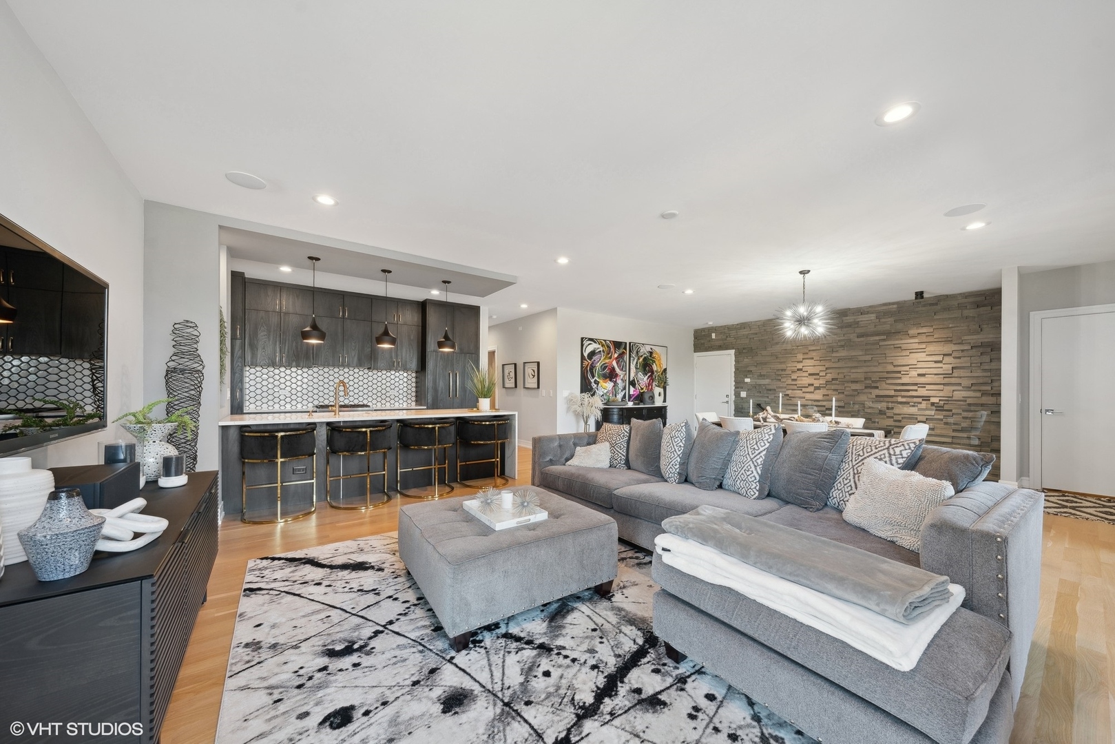 1203 West Superior Street Chicago IL 60642