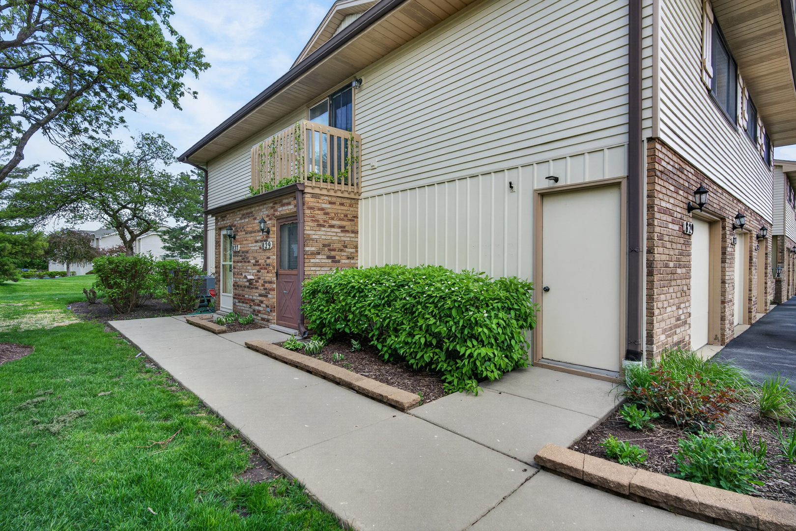 829 Dighton Lane Schaumburg IL 60173