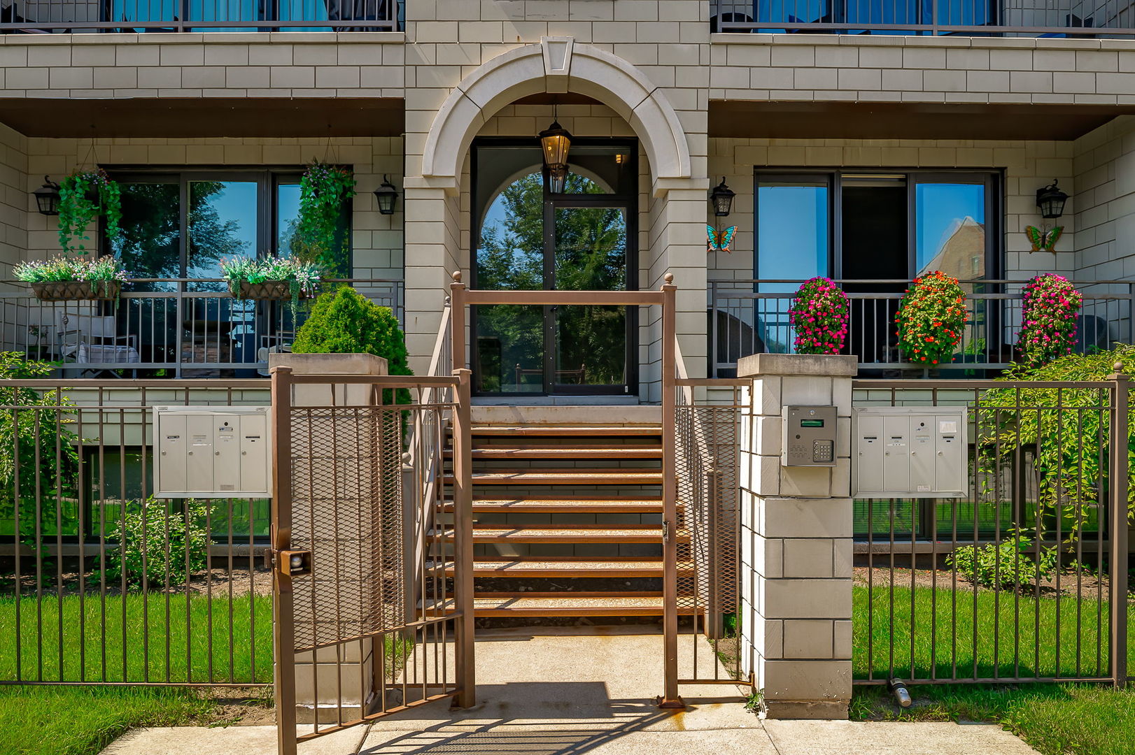 6438 South Woodlawn Avenue Chicago IL 60637