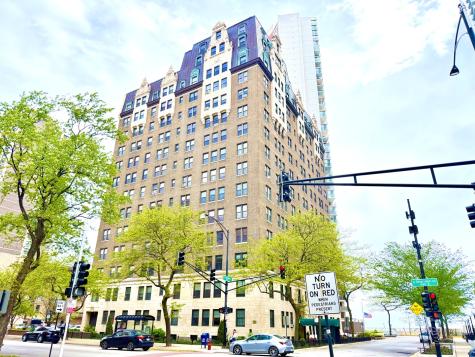 6101 North Sheridan Road Chicago IL 60660
